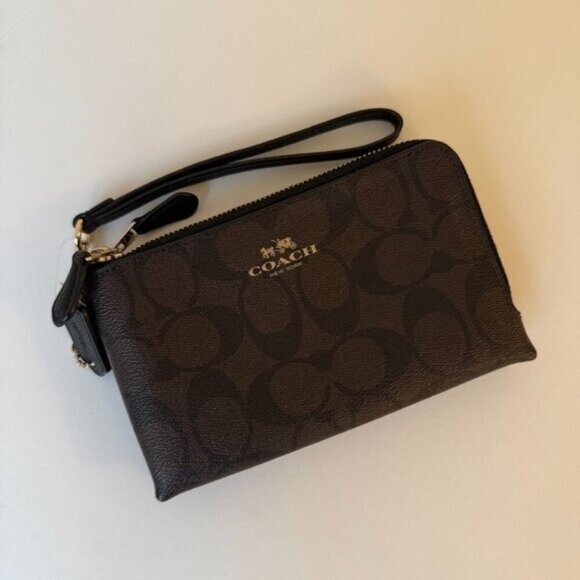 Coach wristlet - Picture 2 of 7
